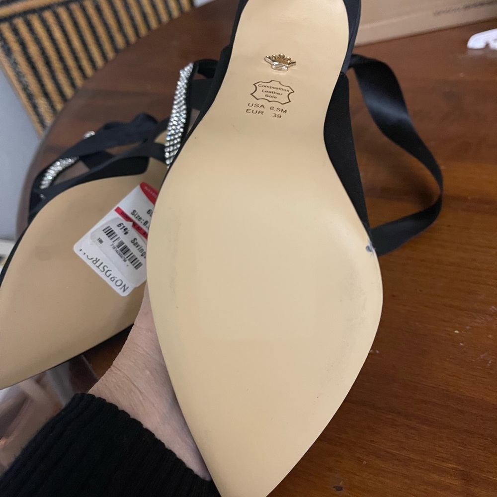Black heels - Picture 7 of 8
